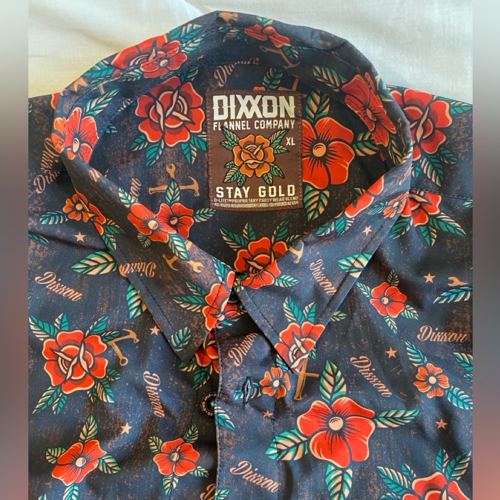 Dixxon STAY GOLD short sleeve button up. Size XL!
